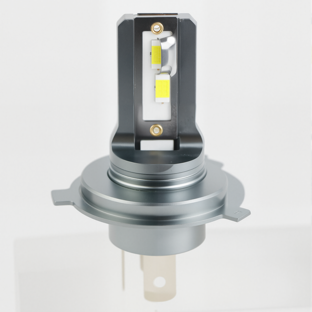 Bombillas de faros LED automotrices con controlador lineal de 12V de diseño de tamaño mini sin ventilador a prueba de agua a precio de fábrica